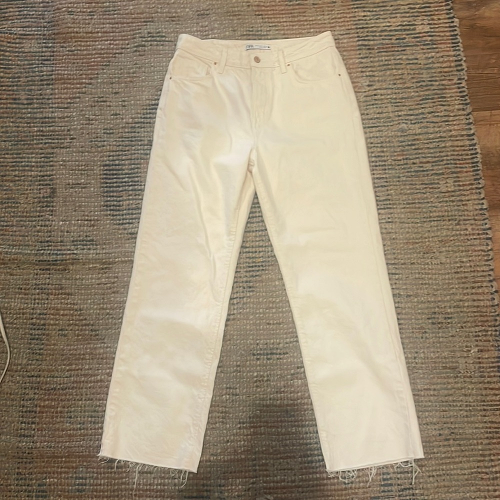 Never worn!! Brand new Zara jeans. Boyfriend fit.